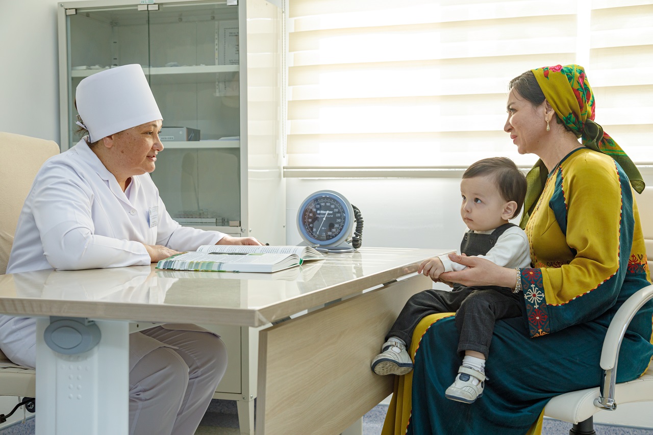A mother and her child visit a local health facility for vaccination in Turkmenistan A mother and her child visit a local health facility for vaccination in Turkmenistan