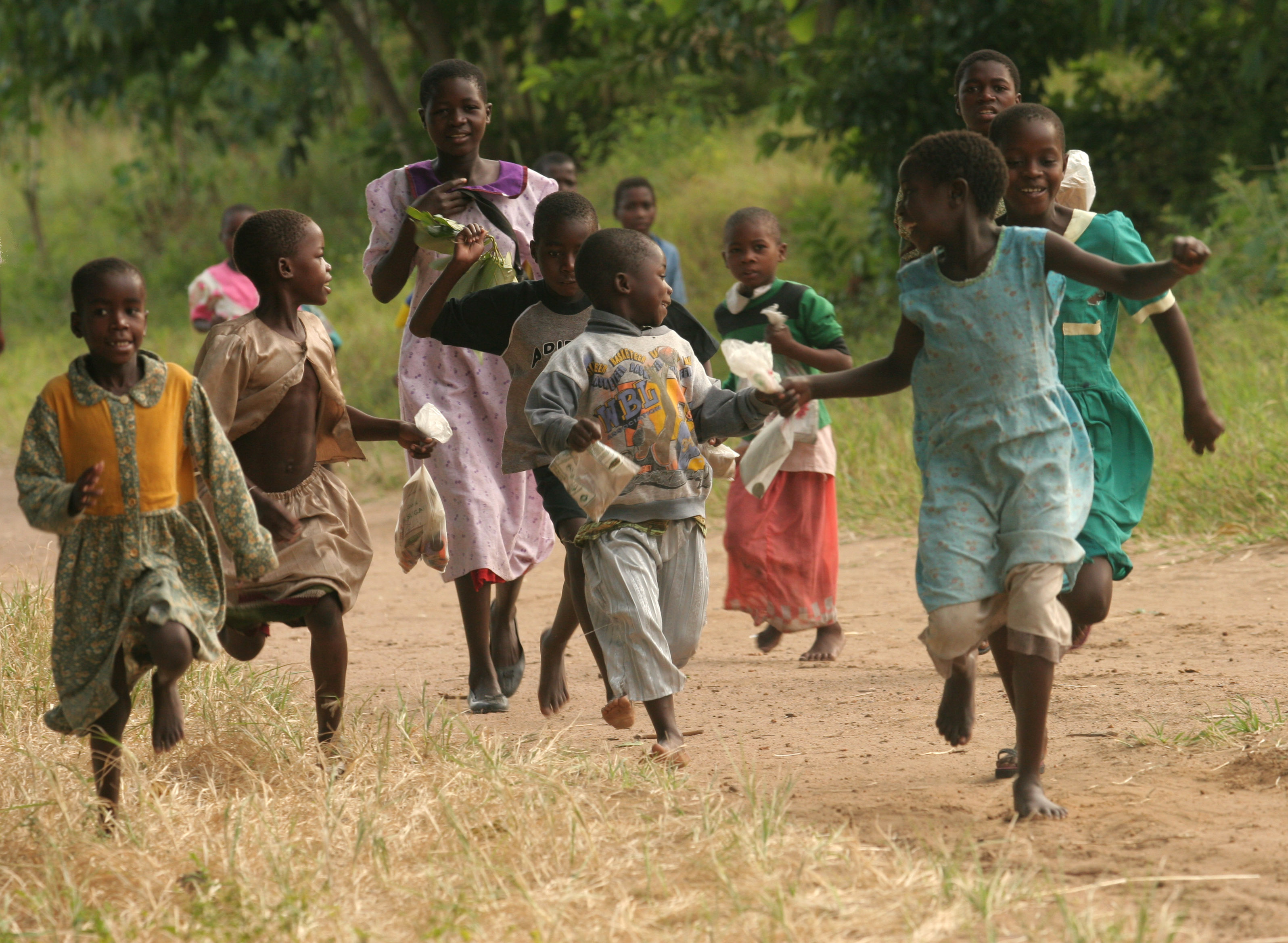 gard-children group of children running in countryside