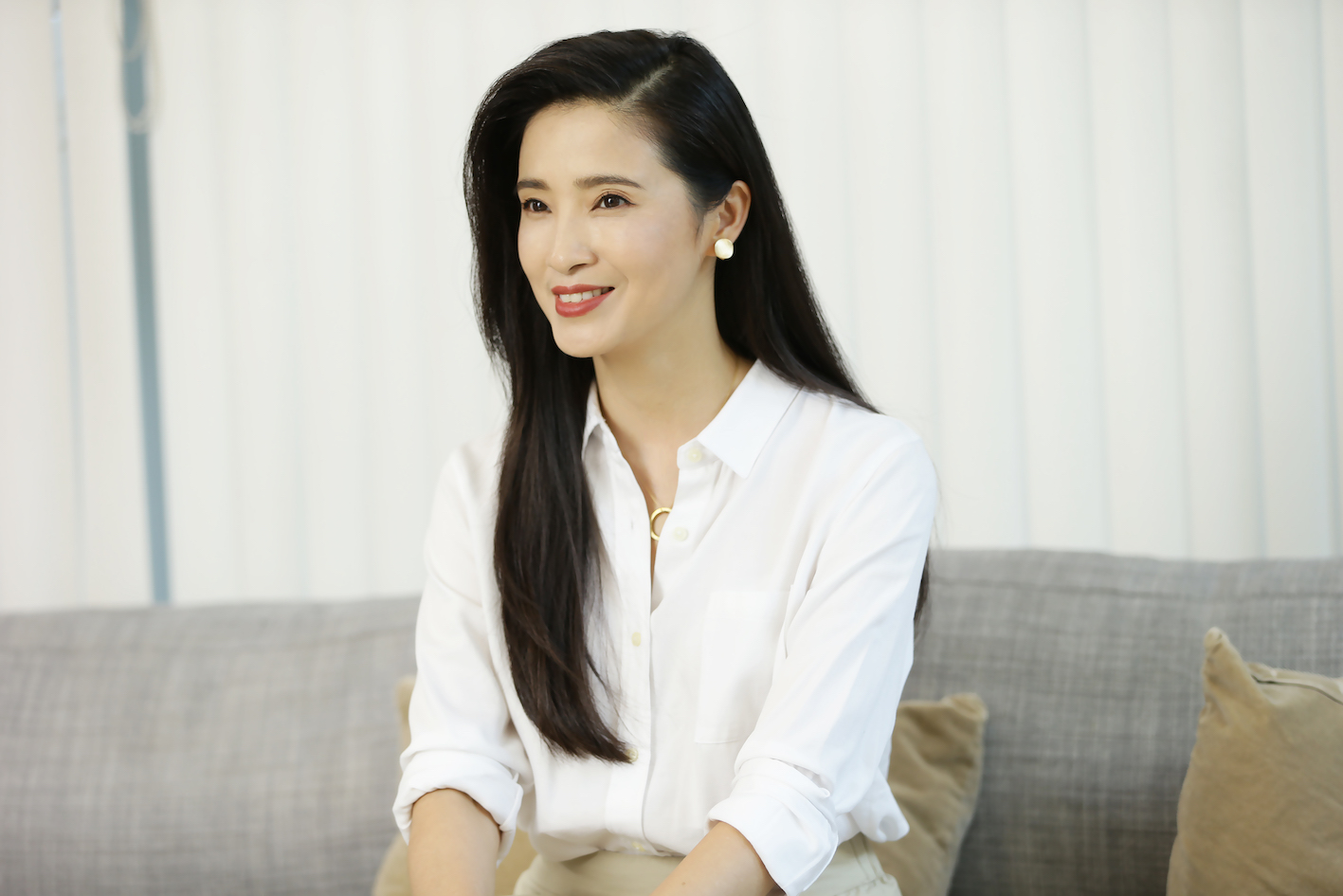 Gong Beibi on couch Gong Beibi on couch